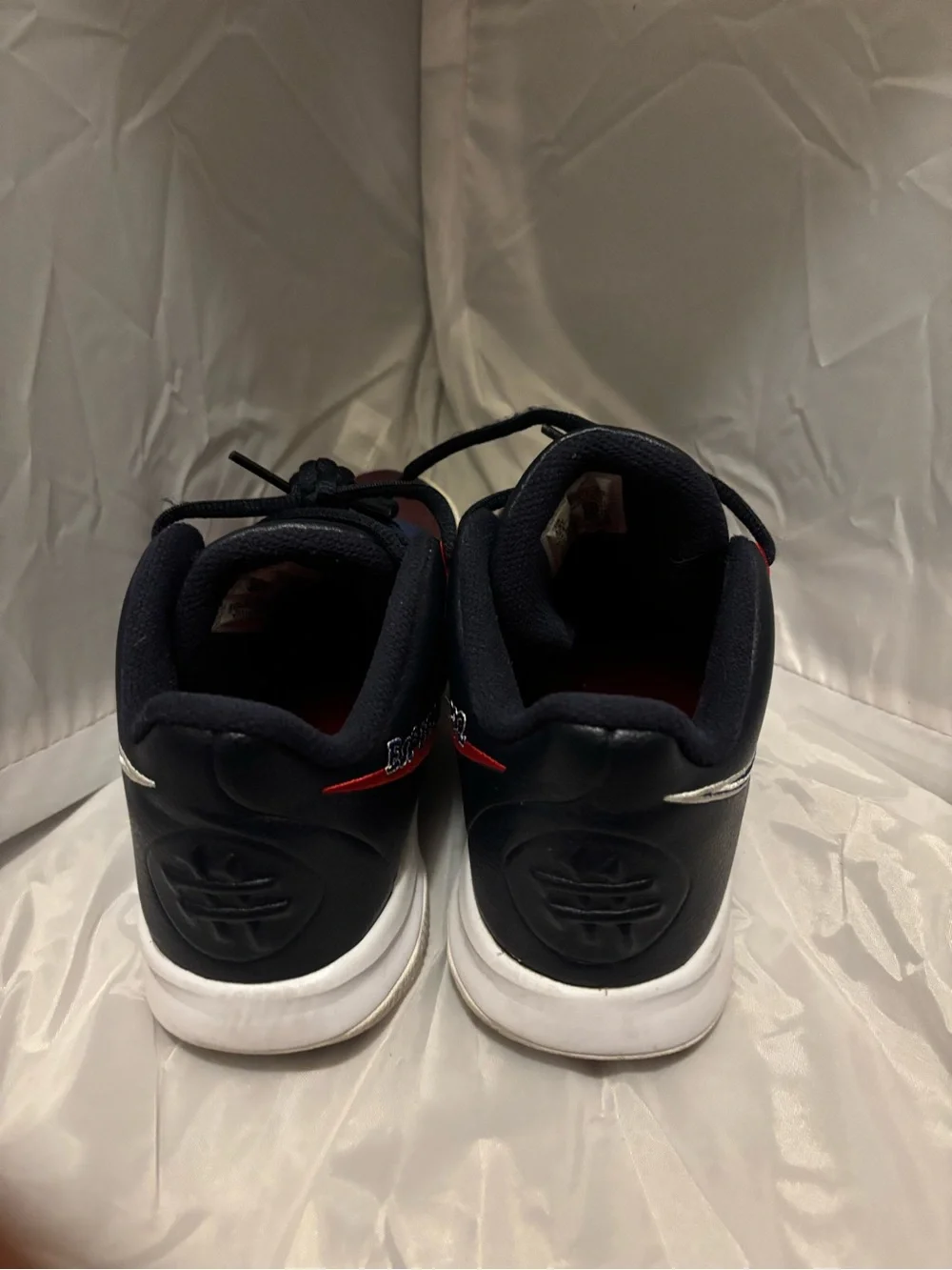 Nike Kids Kyrie flytrap size 4.5